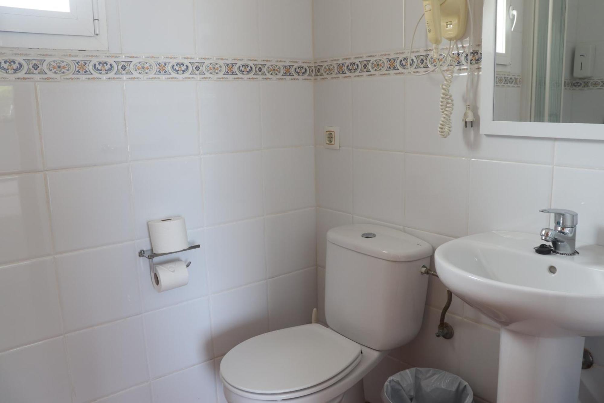 Twin Room,1623658951:JPEG